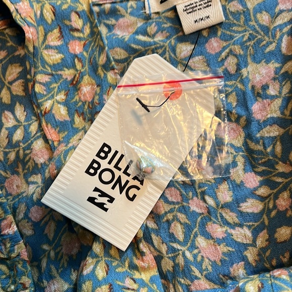NWT Billabong : Floral Shoulder Peekaboo Top - Medium - Picture 10 of 12